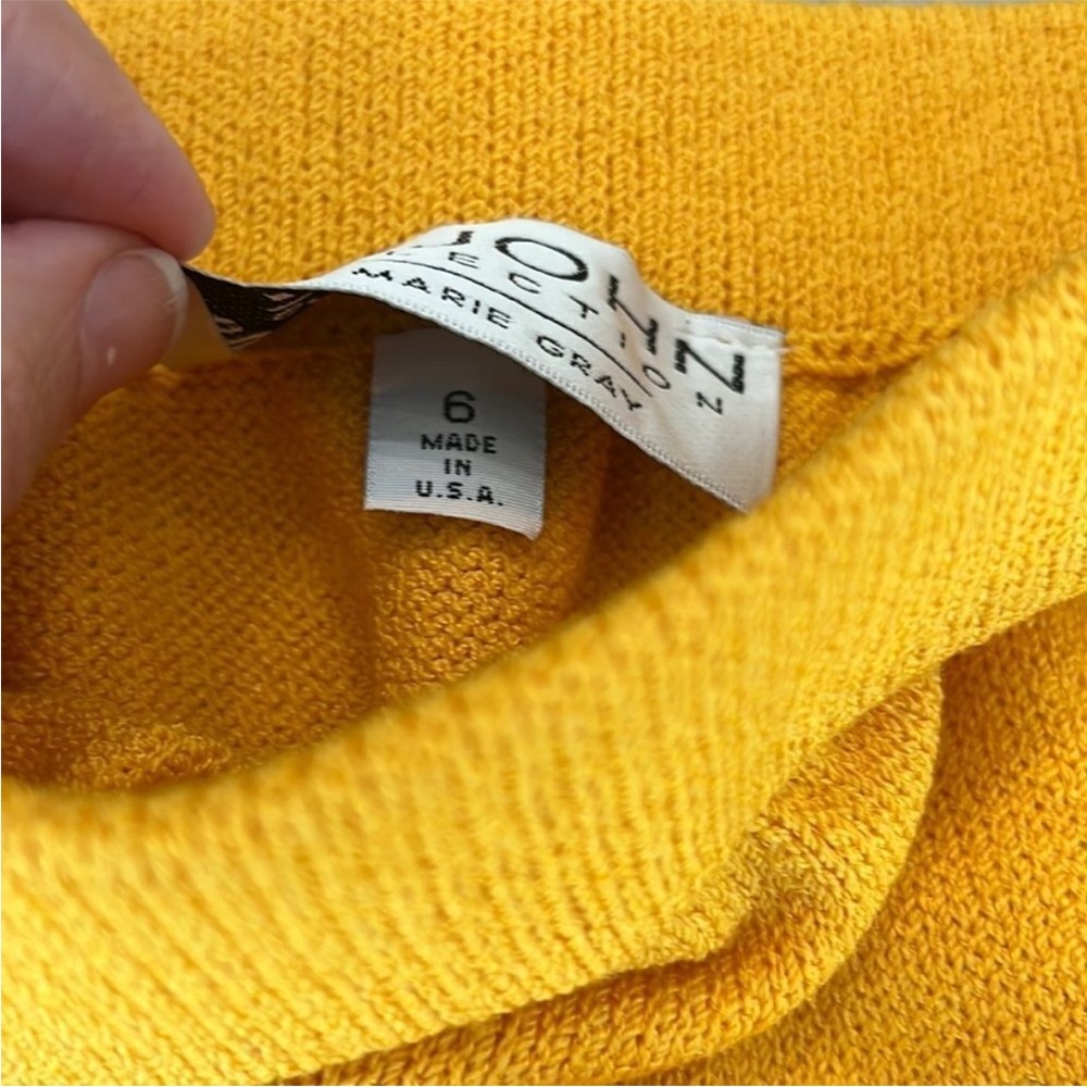 St. John Yellow Pencil Skirt with Navy and White Trim - Picture 3 of 5